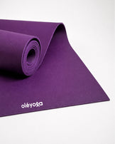 Detalle del caucho natural mate de la esterilla Deep Purple