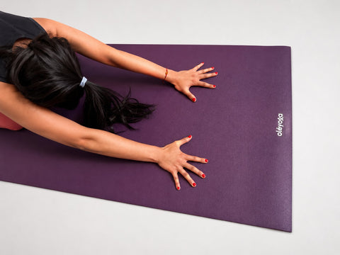 Grip that improves with use: natural rubber adapts to your hands and feet in the first week of practice