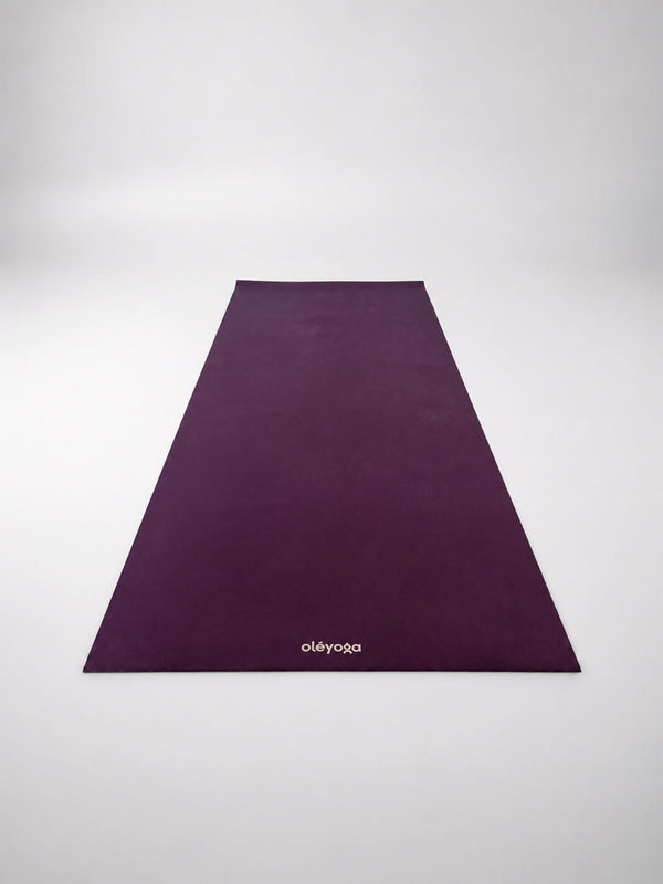 Eco Daily Deep Purple: innovation in 100% natural rubber. 185 × 65 cm, 4 mm and just 1.8 kg (about 50% lighter than a traditional rubber mat)