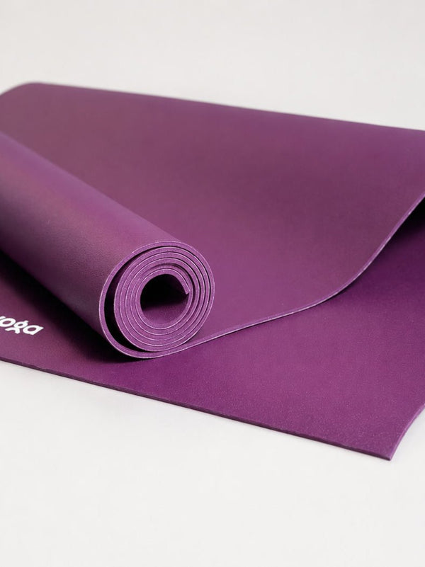 Reversible technology: both sides have GoalGrip™ for practice and even wear. 4 mm AirCore™ cushioning