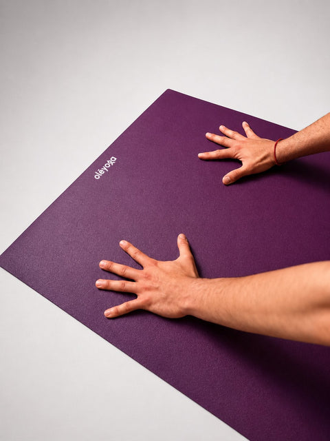 GoalGrip™ + natural texture: excellent friction for Vinyasa, Hatha and Ashtanga, with no PVC or TPE
