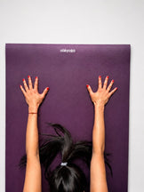 Stable grip from day one: closed-cell natural rubber surface, 0% plastic, OEKO-TEX® certified